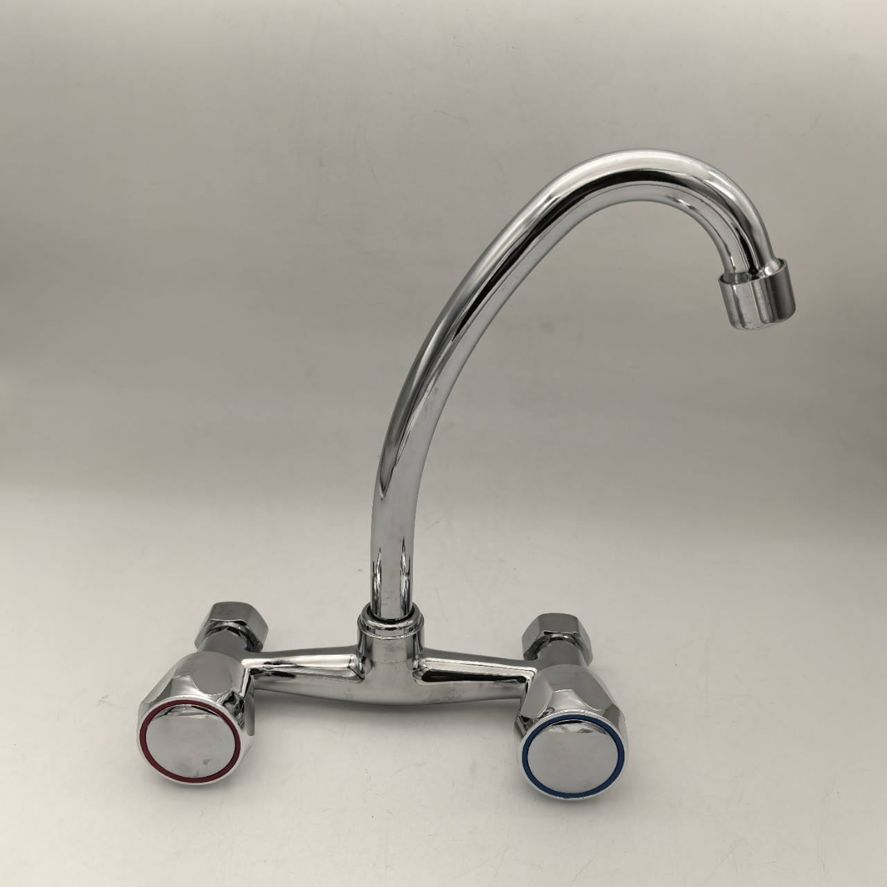 Grifo Mezclador Doble de Cocina de Aleación de Zinc, Agua Fría y Caliente, Galvanizado, para Cocina image 5