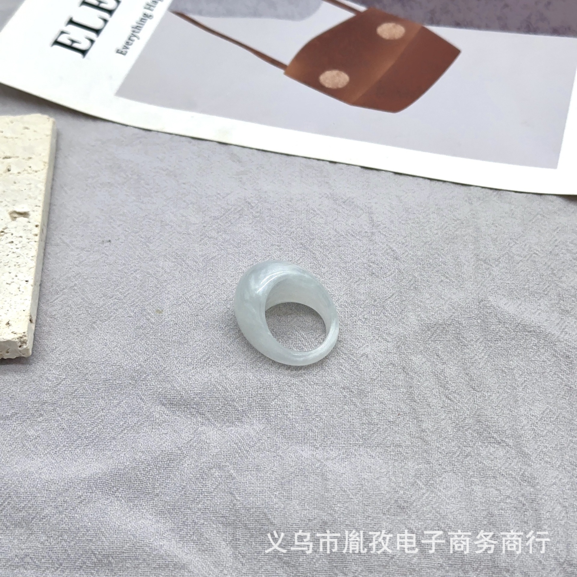 Tiktok popular anillo de resina diseño de nicho versátil anillo de pan al vapor de alto grado anillo brillante anillo de dedo índice