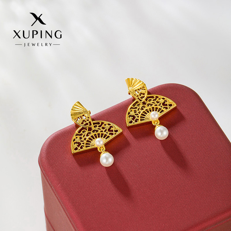 Xuping nuevo nuevo estilo chino hueco imitación de perlas nicho diseño pendientes de ventilador plegable lujoso ligero estilo elegante pendientes al por mayor