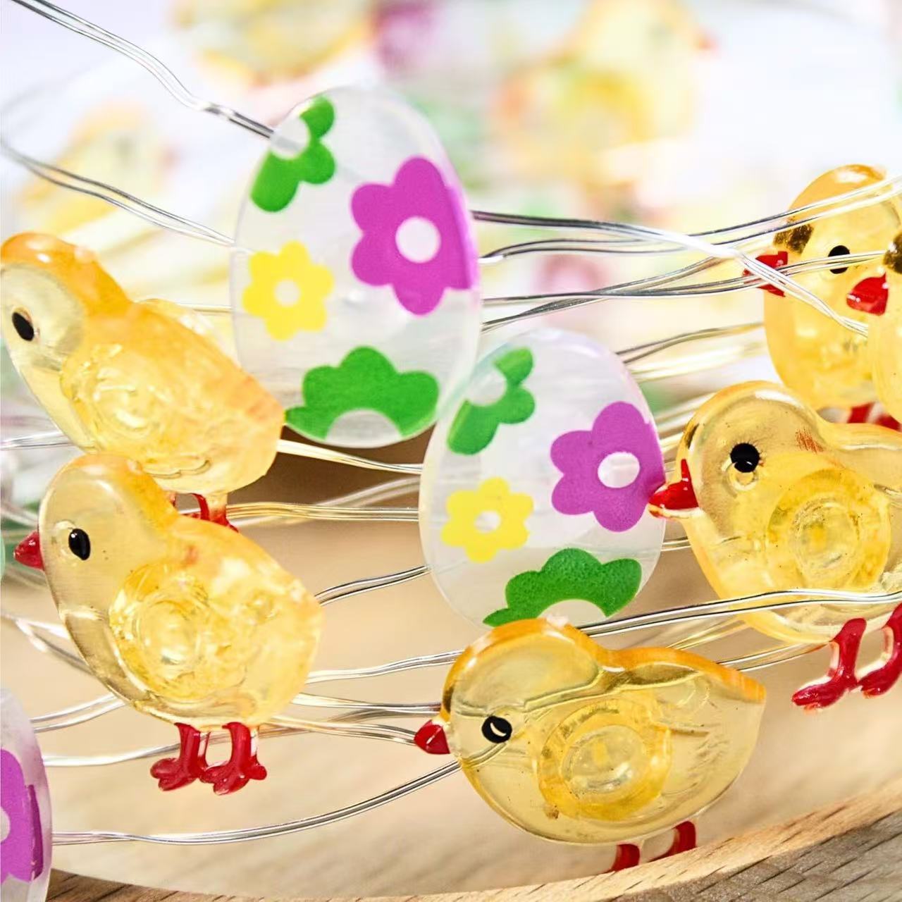Pollo amarillo pequeño + huevo de flores
