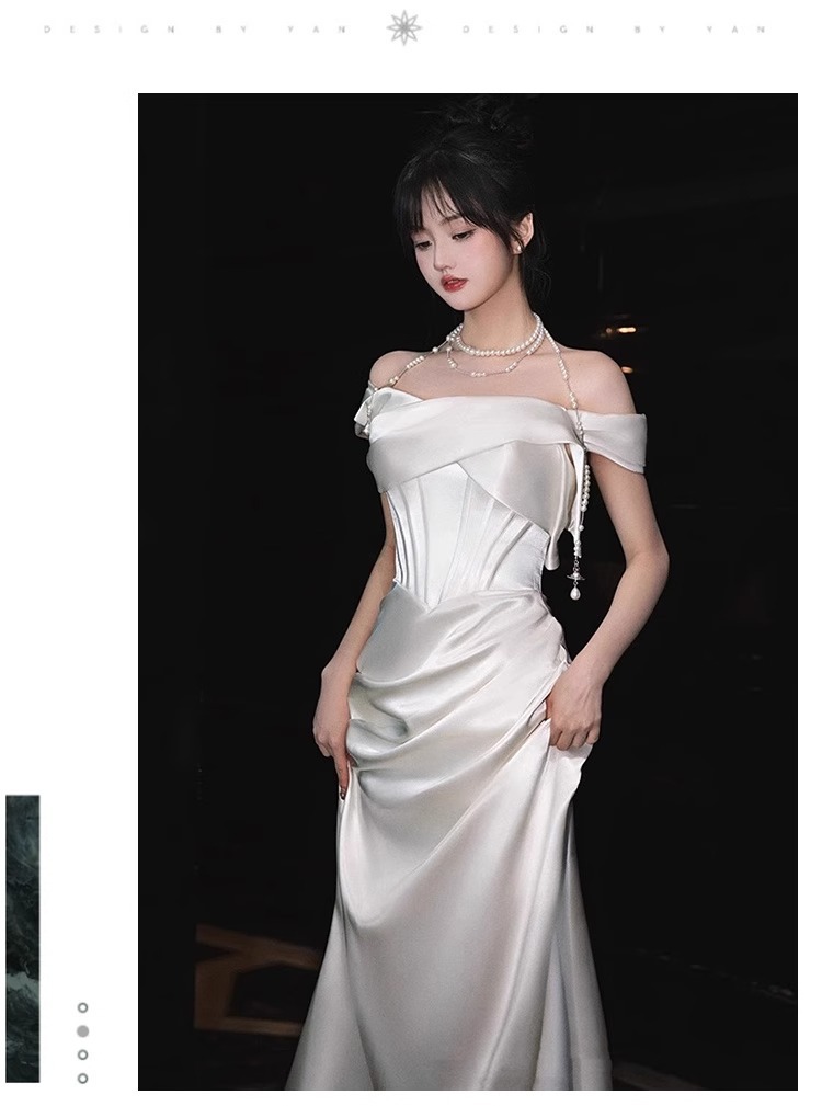 Elegant brudklänning i vit satin med off-shoulder och sjöjungfrumodell_voghion.com