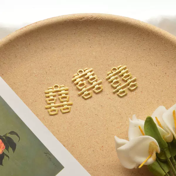 Wedding supplies Xi character pendant candy box pendant candy bag packaging gift box alloy diy accessories double happiness metal