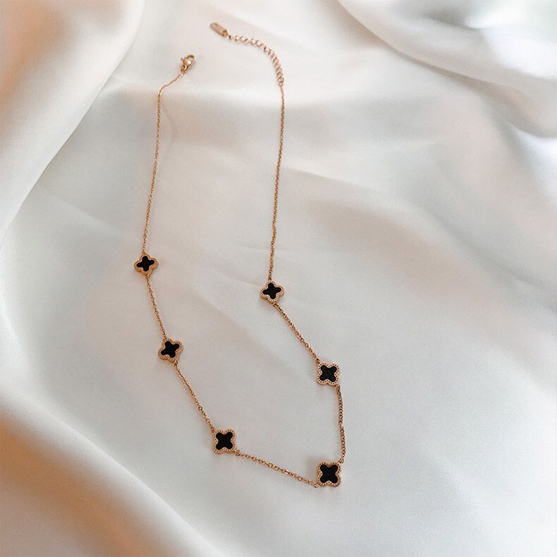 Четырехлистная трава роза золотой цвет