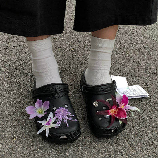 Flower god artist original hole shoes accessories atmosphere flower shoes flower shoes diy buckle without shoes