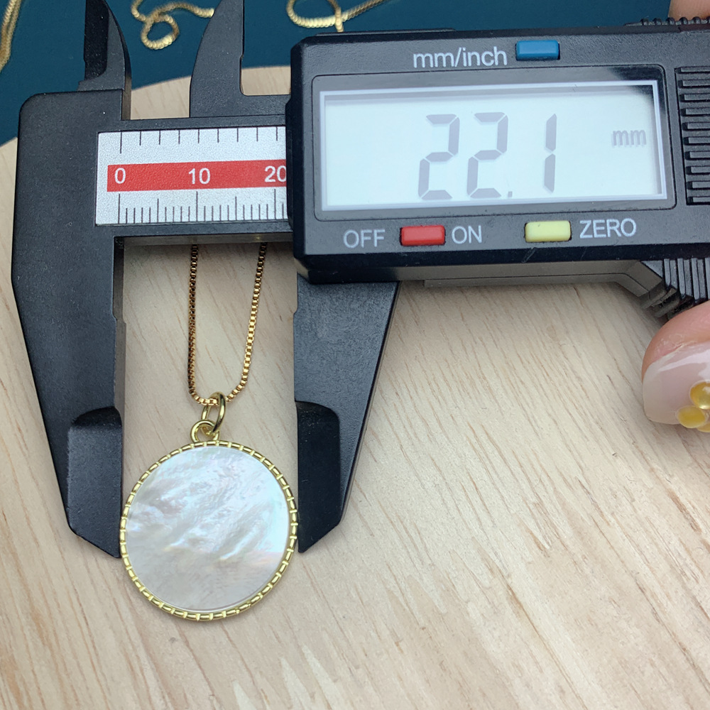 Simple Style Geometric Copper Inlay Shell Pendant Necklace 1 Piece