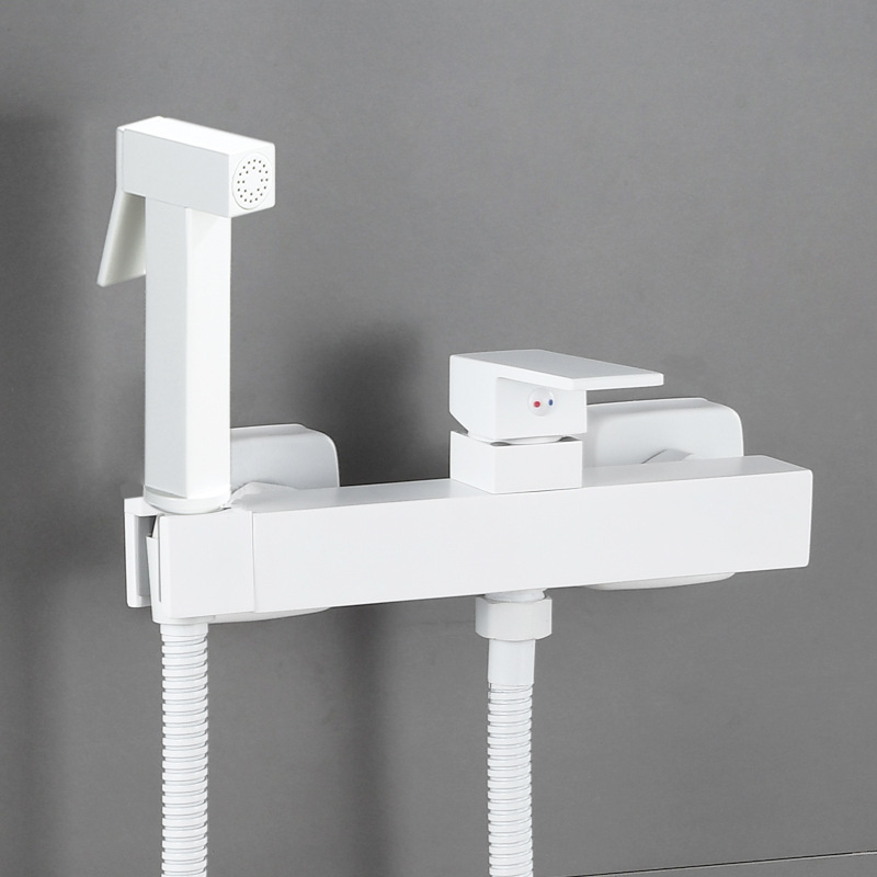 Todo el cobre cuádruple bidet grifo pistola rociadora kit de baño para mujeres inodoro de alta presión frío y caliente de una sola mano grifo complementario