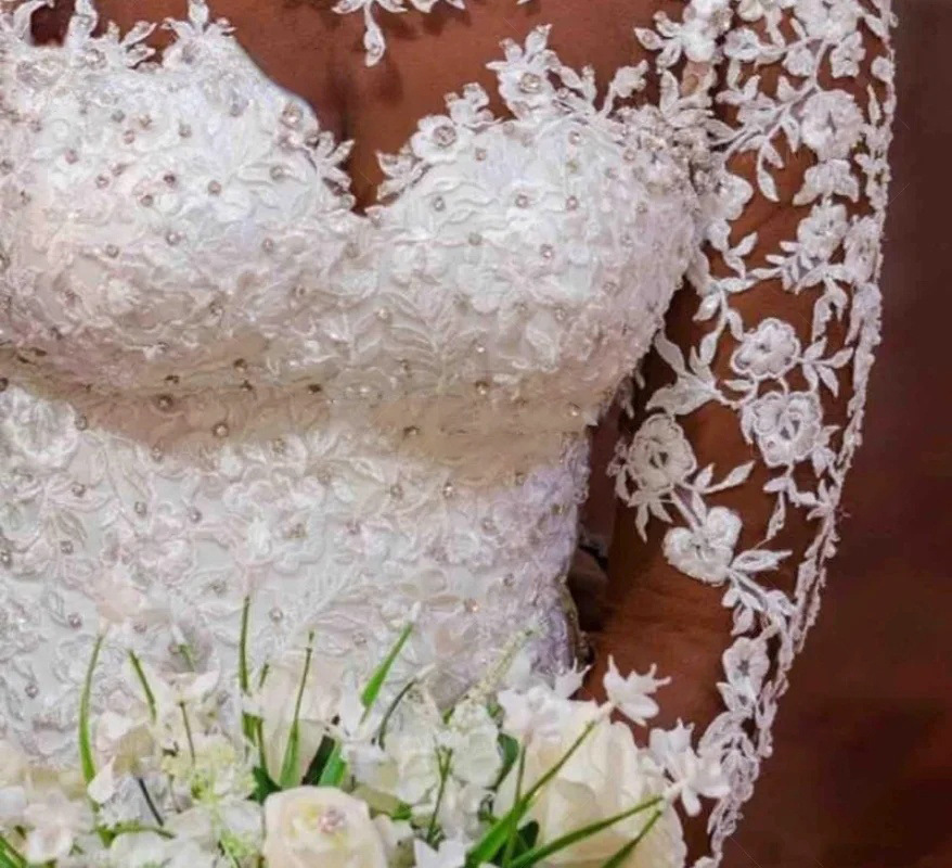 Vestido de noiva sereia elegante com cauda longa para casamento_voghion.com