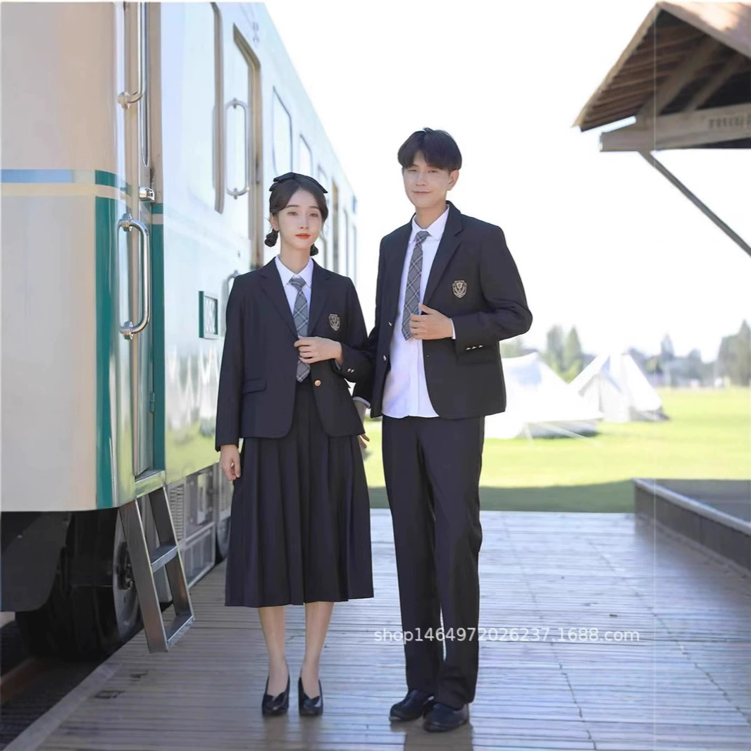 Осенняя и зимняя классная одежда для учеников младших и старших классов