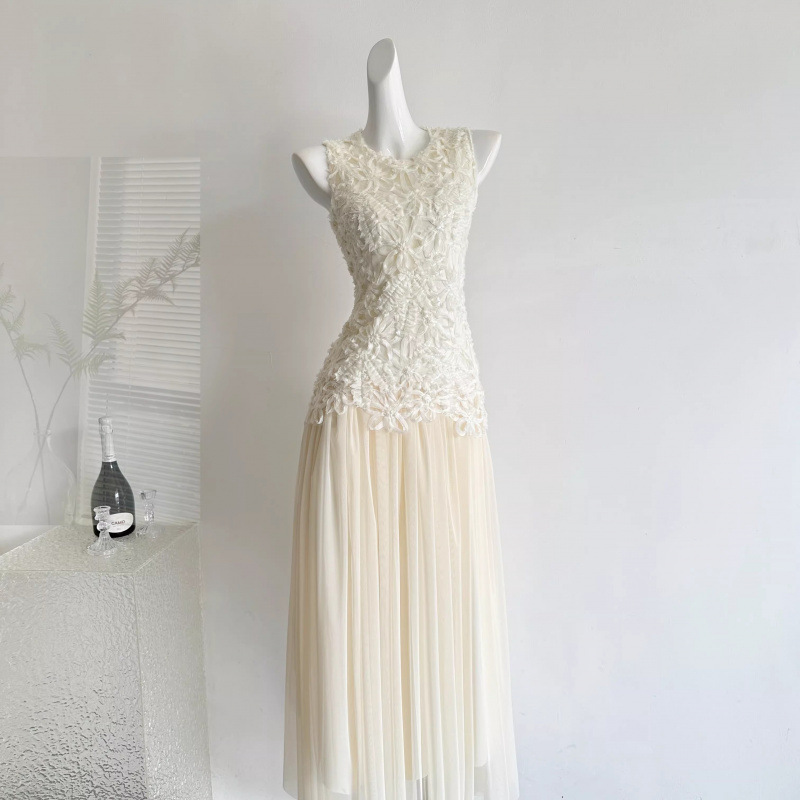 Korean-Style High-End Elegant Dress with a Refined Feel, Sleeveless, Sophisticated, Niche Design, Mesh Patchwork, Waist-Cinching Long Dress