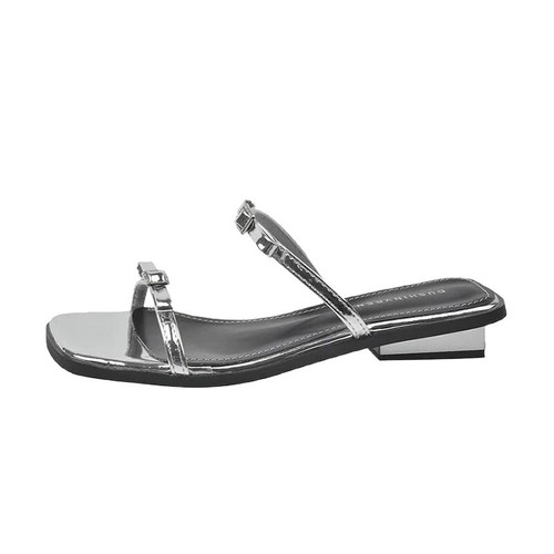 French beautiful temperament sandals for women in summer high-end fashion 2025 new style flat silver slippers