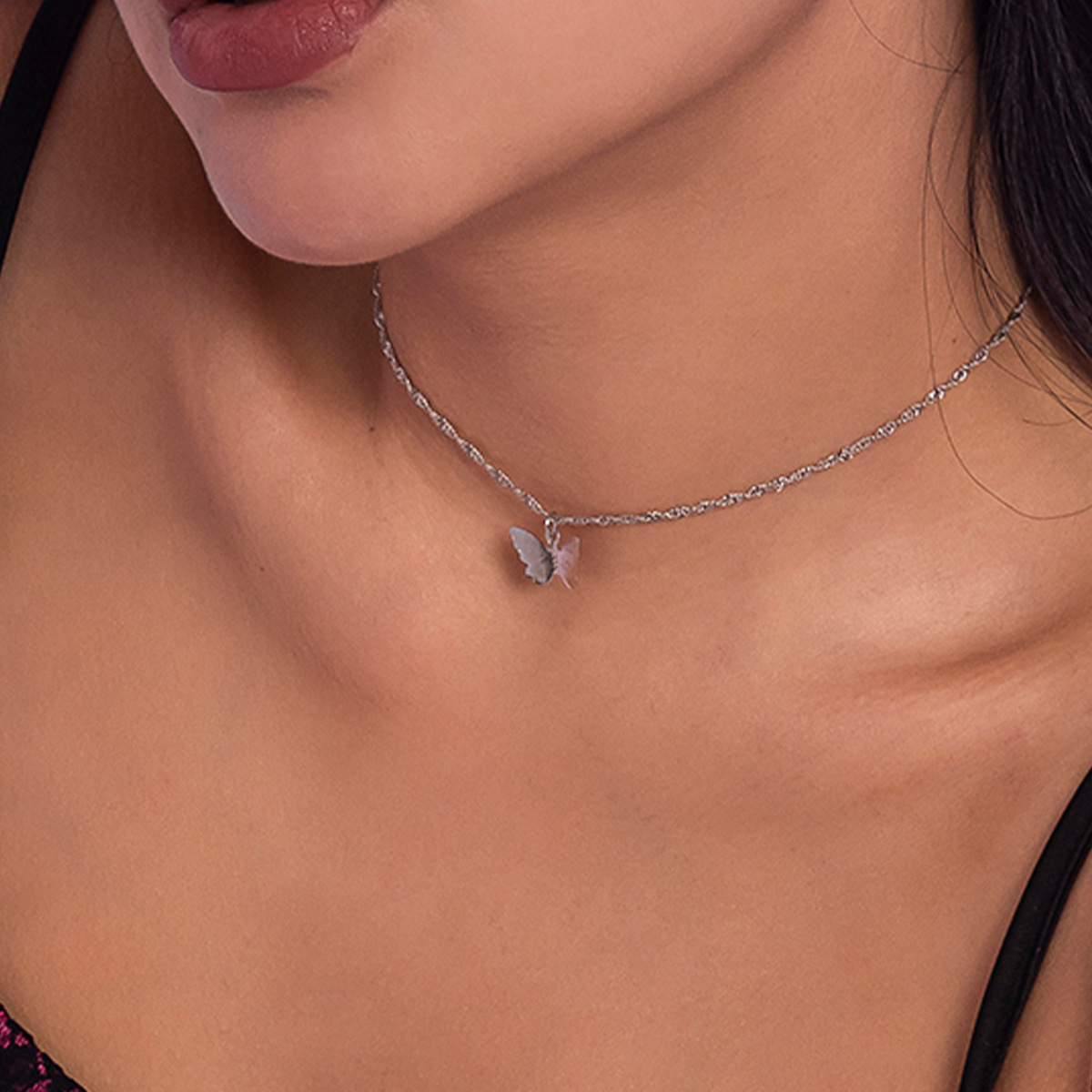 Minimalistische geometrische veelzijdige kruis modieuze sleutelbeenketting met zoete en coole kleine vlinder pittig meisje_voghion.com