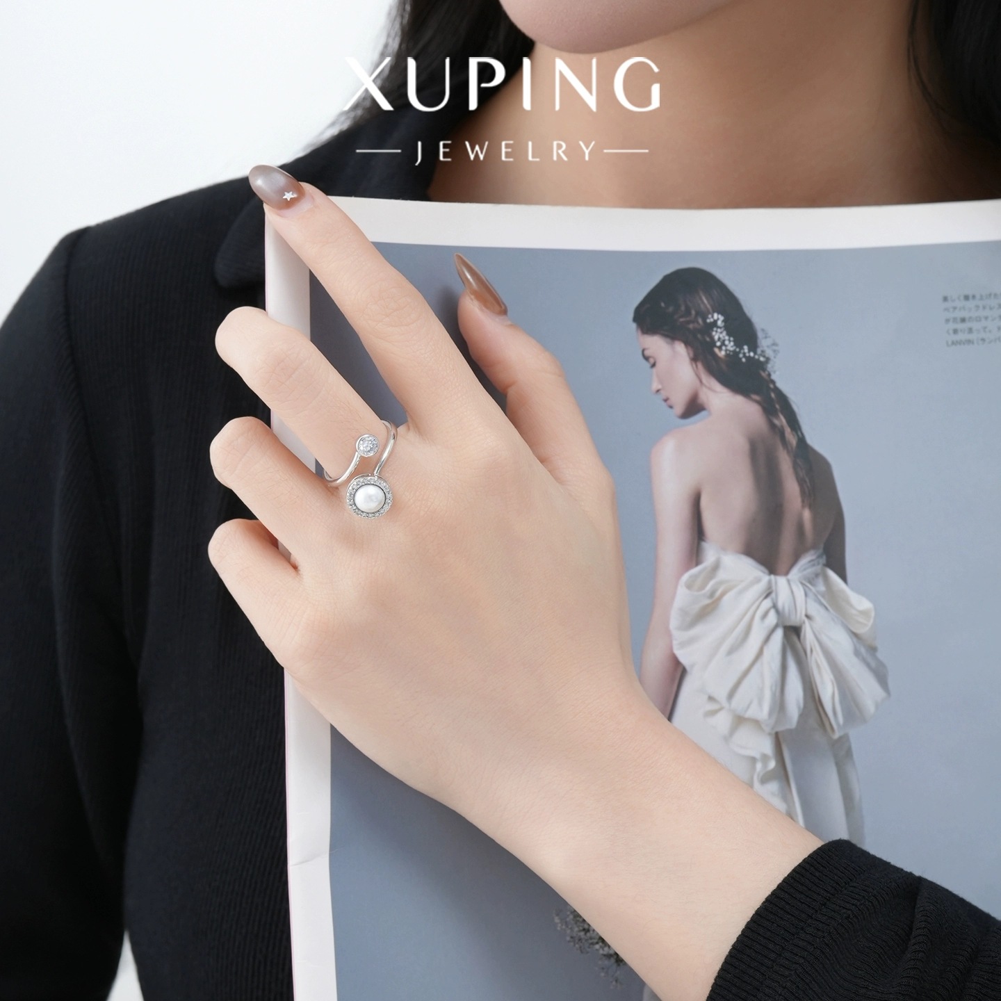 Xuping estilo ligero lujoso anillo abierto de viento frío diseño de nicho de perla puede girar anillo de temperamento elegante mujer