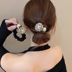 クロスボーダーのファッションはバラの花の大腸の髪輪の女性の気質の馬尾の縄のネットの赤い新商品は団子の頭を刺して髪を飾ります。