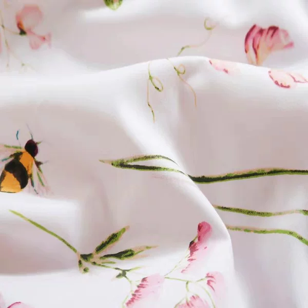 8019-Bee Love