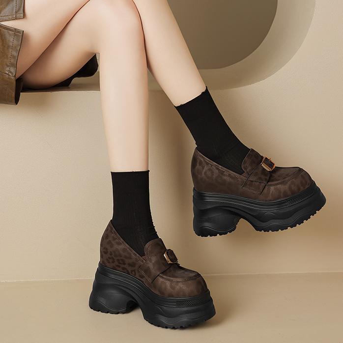 Giày loafer nữ đế xuồng họa tiết báo khóa kim loại tăng chiều cao — đen, nâu đen