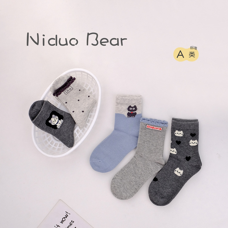 Nido Bear's new autumn and winter collection of girls' socks: children's mid-calf socks with cartoon cat and polka dot designs, seamless construction, breathable and sweat-absorbent, suitable for students Nido Bear's new autumn and winter collection of girls' socks: children's mid-calf socks with cartoon cat and polka dot designs, seamless construction, breathable and sweat-absorbent, suitable for students