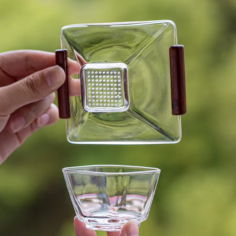 Four-sided glass tea strainer, high-temperature resistant glass hole tea funnel, tea infusion filter, ash collector, new style tea separator, tea utensil accessory