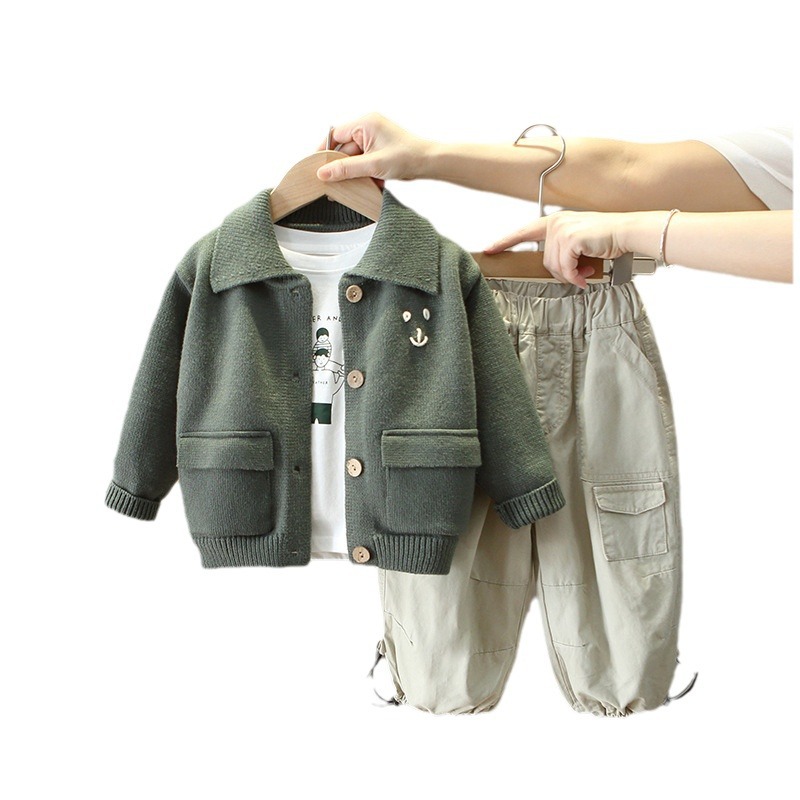 6154 Traje de primavera y otoño para niños 2025 nuevo estilo suéter de solapa de estilo occidental para niños traje de tres piezas ropa de otoño para bebés marea