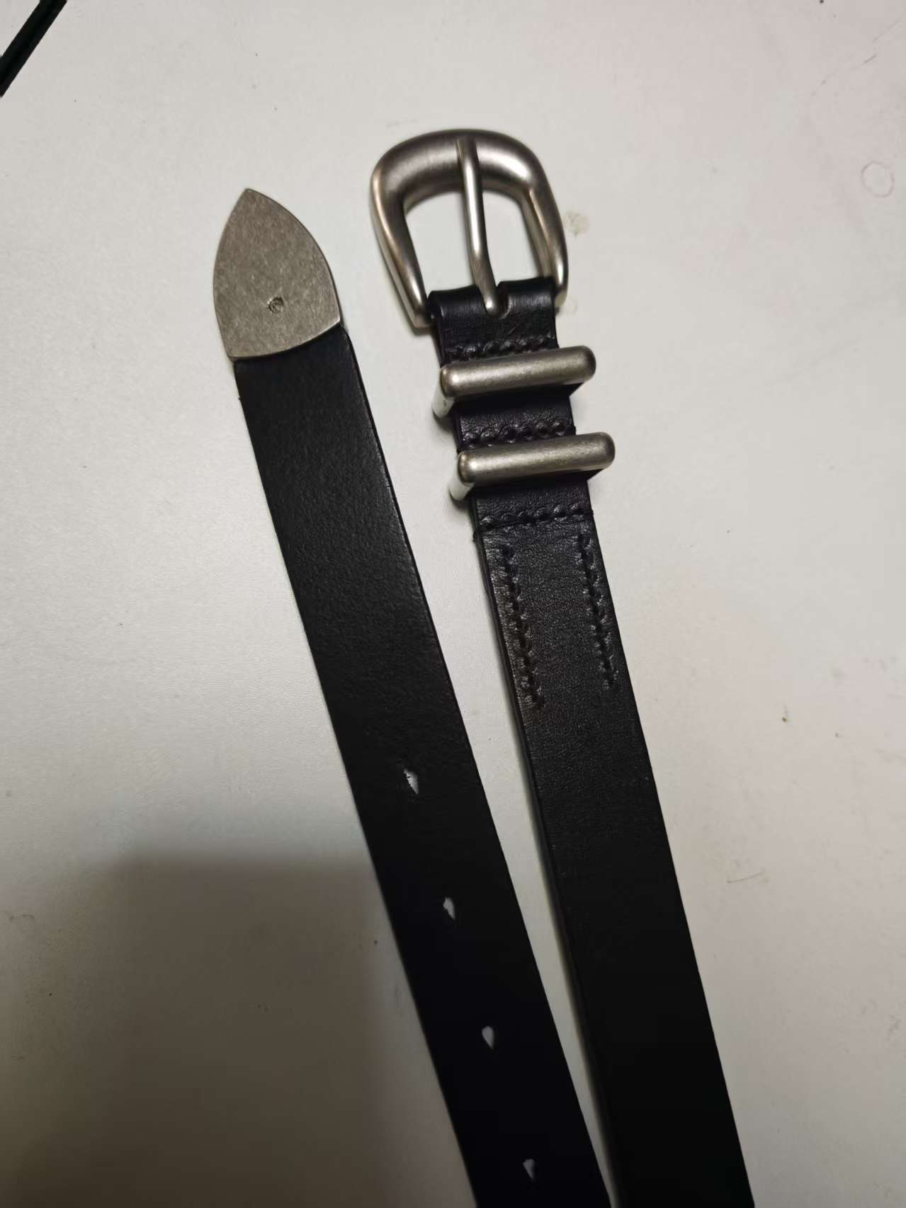 Men's belt made from top-layer pure cowhide with simple silver buckle, premium genuine leather belt, fashionable and stylish unisex waist belt.
