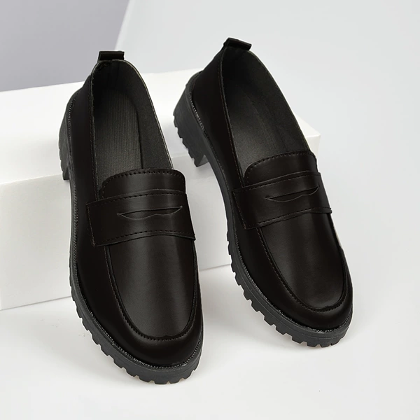 Universal leather shoes black