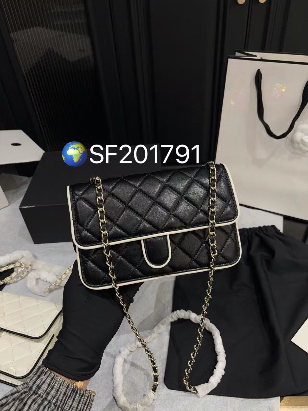 Xiang Nai Nai 25p Panda Cartoon Black and White Border Small -style Mini Diamond Pattern Chain Bag Sheepskin Flap Small Handbag