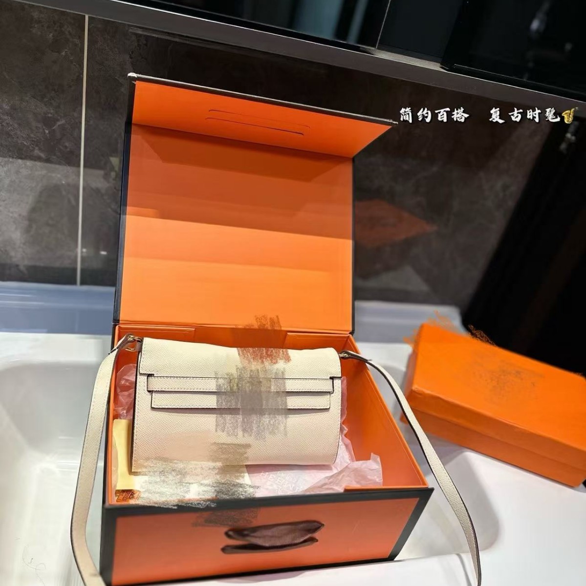 Texturas transfronterizas simples Kylie bolso para mujeres 2025 nueva moda de moda bolso de hombro portátil de viaje bolso de transporte de comercio exterior