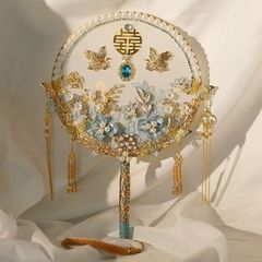 うちわの結婚式の花嫁の青い手作りのdiy材料は古風の完成品の薄い色の結婚の中国式の装飾品を包んで扇子を持ちます。