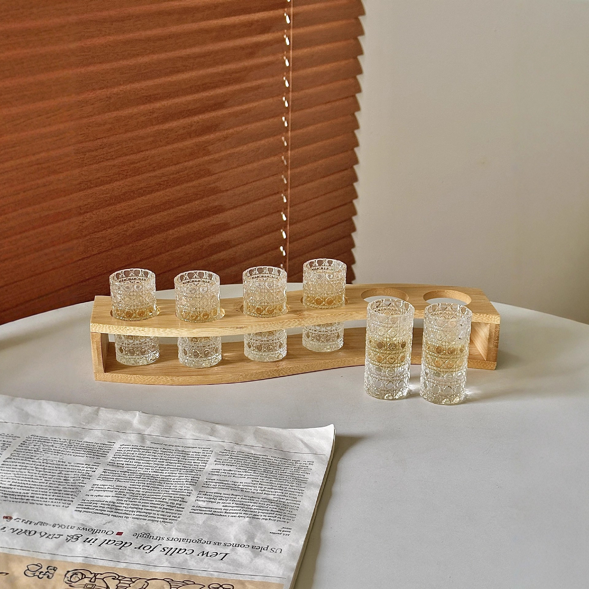 Nuevo ligeramente lujoso relieve de vidrio grueso taza de vino blanco taza de vino pequeño hogar un sorbo de taza de licor con patrón de gemas