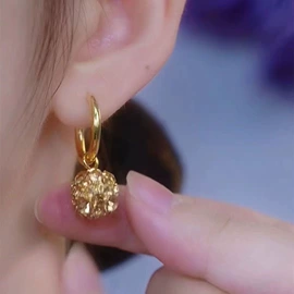 项链;耳环;耳钉