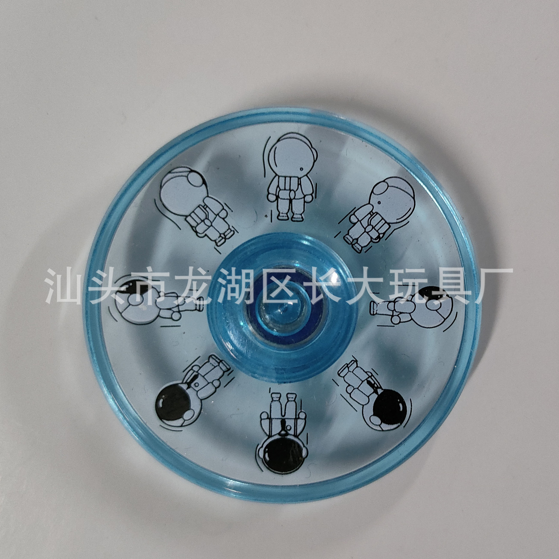 Spinning top for finger