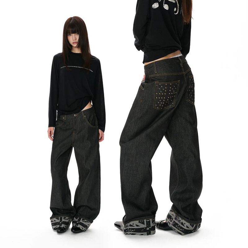 Plus-size American retro rivet black jeans, unisex high-street design, loose-fitting, slimming, and with a flowing silhouette Plus-size American retro rivet black jeans, unisex high-street design, loose-fitting, slimming, and with a flowing silhouette