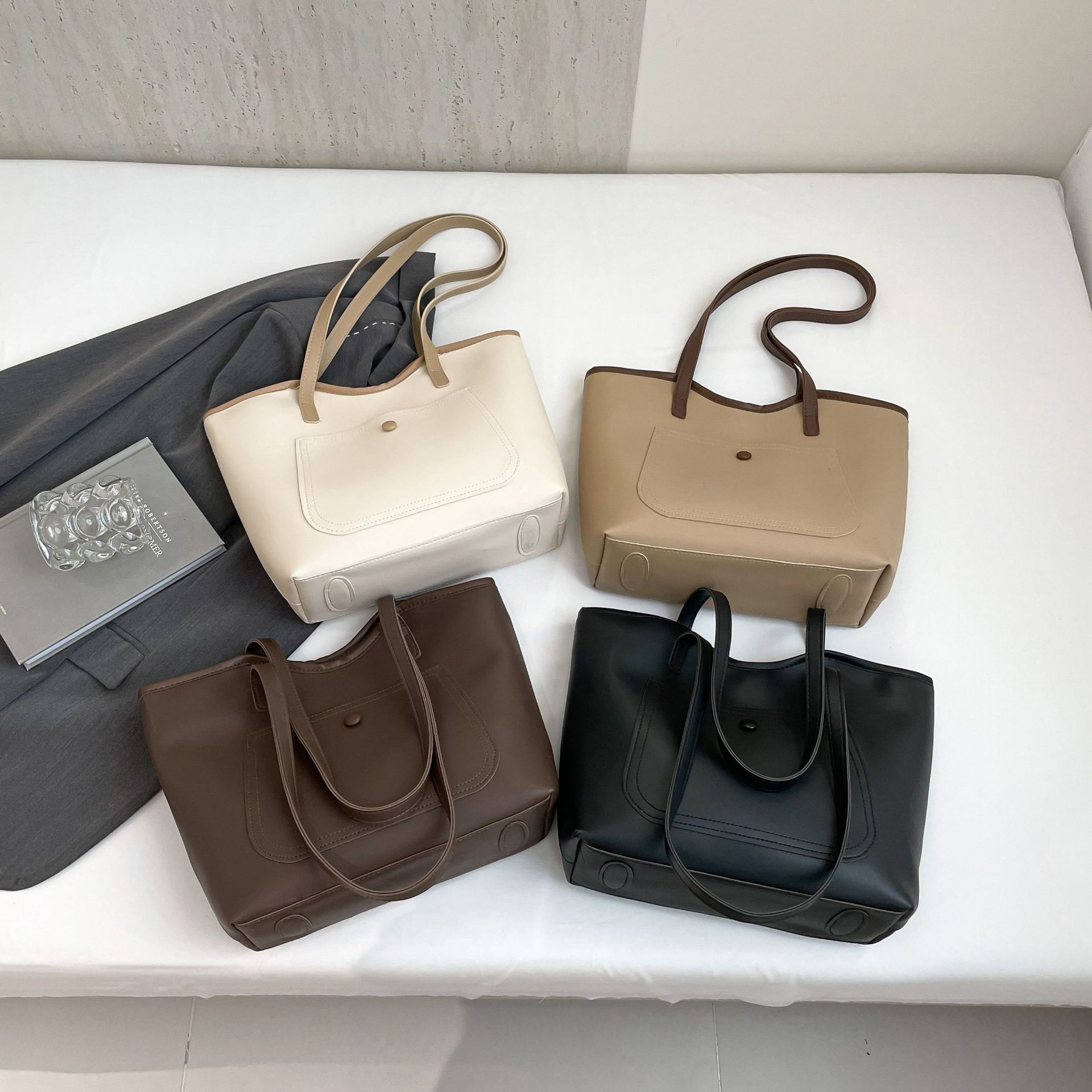Bolso retro al por mayor para mujeres 2025 primavera nueva bolsa de hombro de gran capacidad versátil bolso de viaje portátil simple