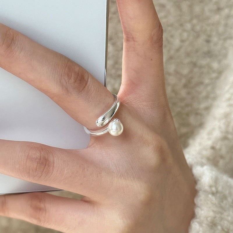 Minimalistische open ring met kruis parel en schelp dames_voghion.com