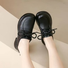 2024秋季新款粗跟软底水洗软牛皮复古风女式系带深口鞋粗跟单鞋