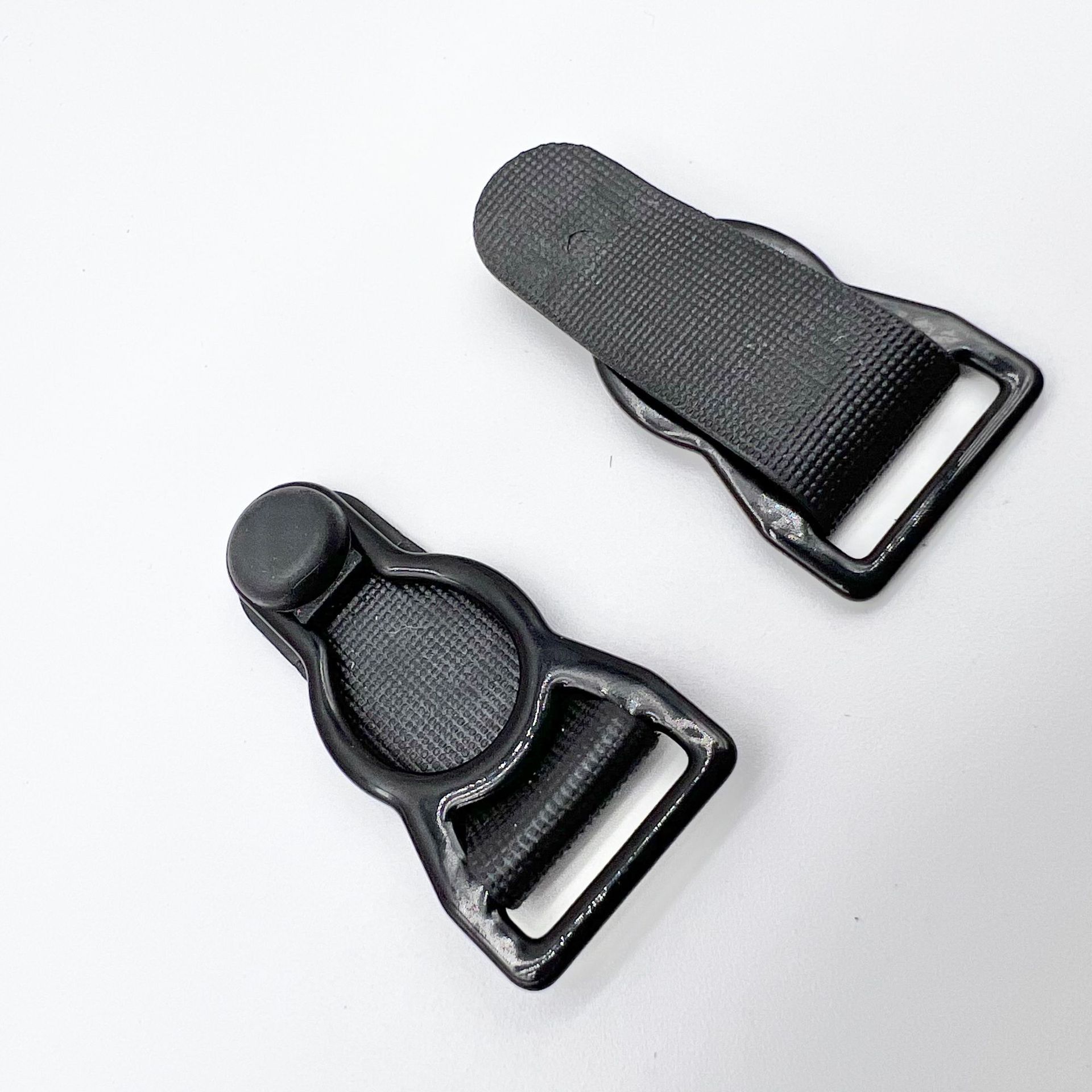 Hebillas de calcetines colgantes de 1,0 cm de diámetro interior (piel negra envasada) / granos