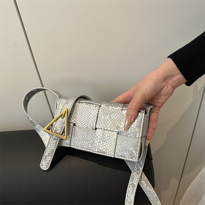 2025 nueva moda de moda simple personalidad de verano estilo extranjero diseño de nicho casual bolso pequeño bolso de hombro