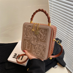 包包女包2023新款復古輕奢繡線刺繡手提包單肩斜挎小方包盒子包