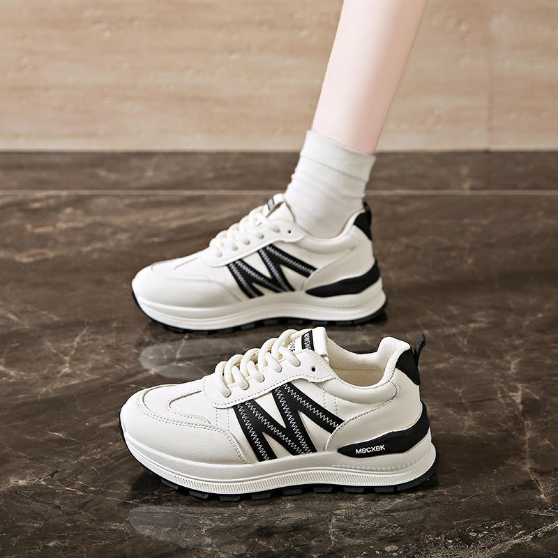 Zapatos deportivos de mujer 2025 nueva primavera ligera con suela suave no cansada zapatos Gump con suela gruesa zapatos de viaje universal