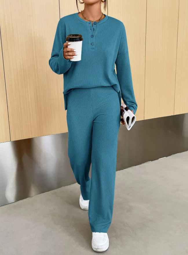 Completo donna con t-shirt girocollo e pantaloni a gamba dritta_voghion.com