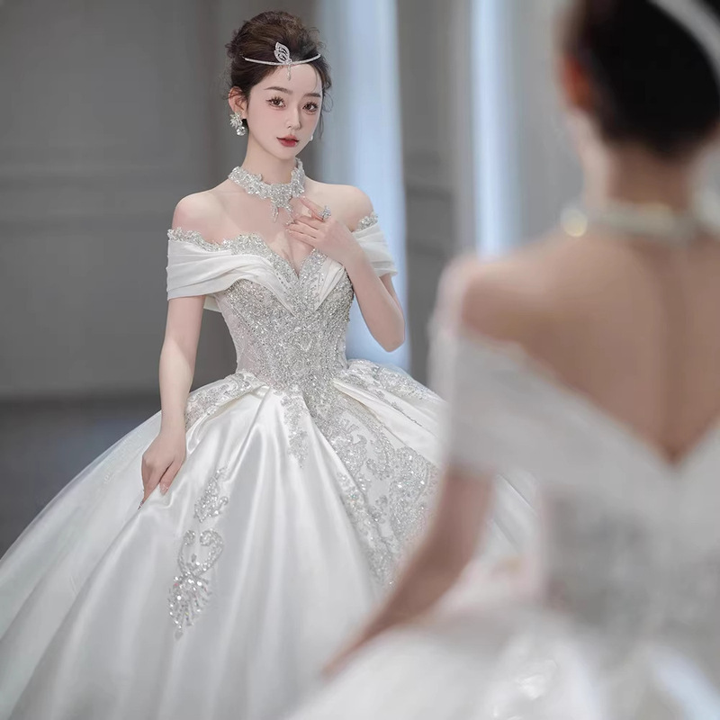 Off-Shoulder Wedding Dress 2026 New Style Main Dress with a High-End Feel, French Vintage Style, Suitable for Petite Brides, Heavily Embellished Bridal Gown Off-Shoulder Wedding Dress 2026 New Style Main Dress with a High-End Feel, French Vintage Style, Suitable for Petite Brides, Heavily Embellished Bridal Gown