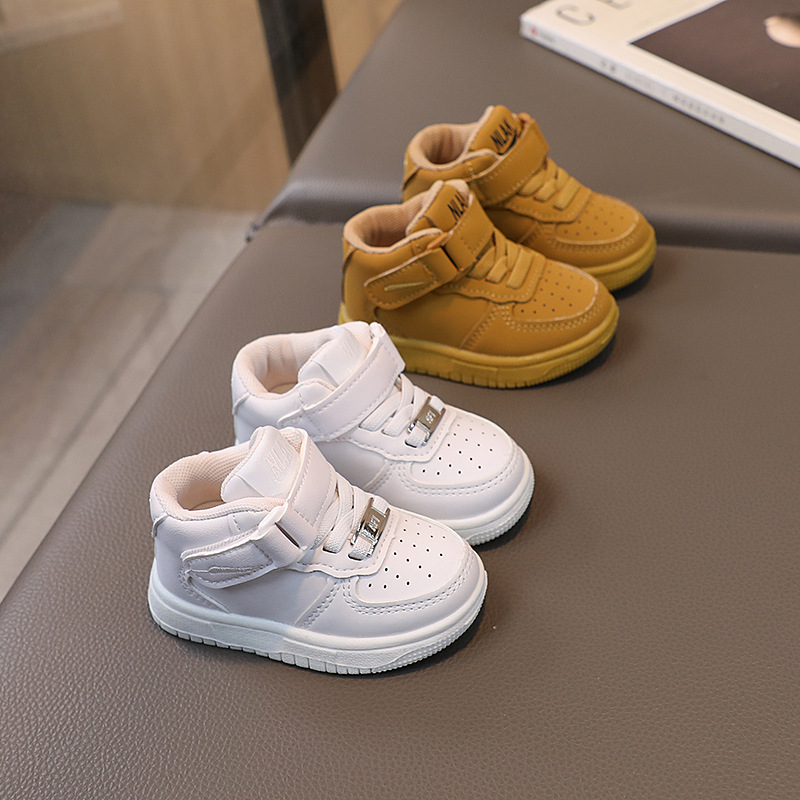 Vår och höst Nya sporter Pojkar High Top Board Girls Little White Korean Version Mode Basketskor för barn_voghion.com