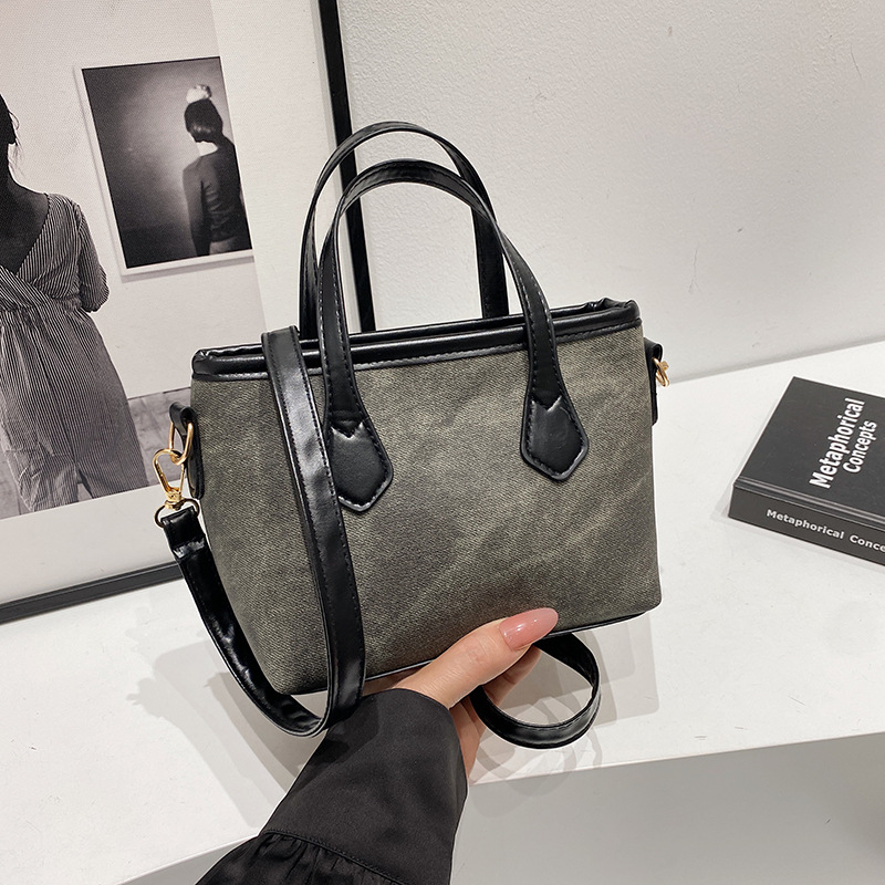 2024 nicho de diseño nuevo bolso de mujer nuevo invierno de moda retro bolso de mano cuadrado universal bolso de hombro único