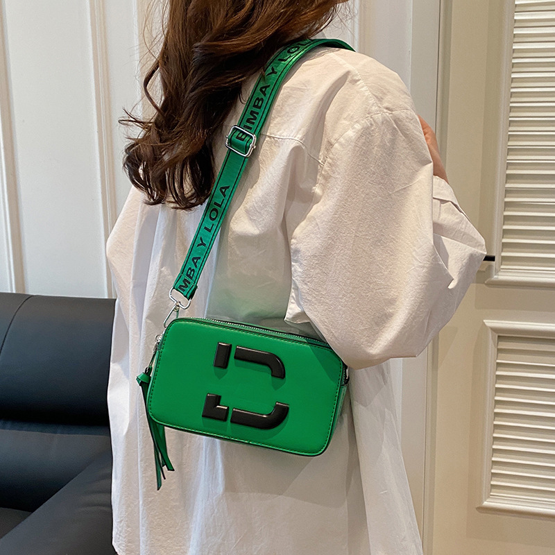 Bolso de hombro transfronterizo tendencia de moda femenina casual todo-fósforo teléfono móvil pequeño bolso cuadrado al por mayor cinturón de hombro ancho bolso de mensajero de color sólido