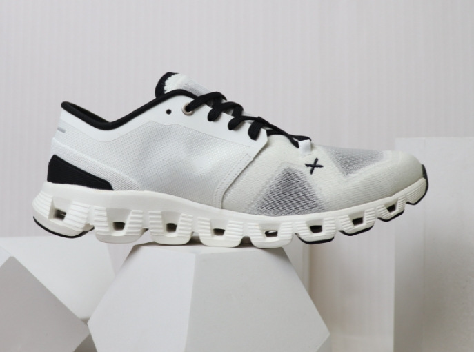 クロスボーダーO昂走n cloud x 1x3男女ランニングシューズ快適軽量滑り止め運動通気緩衝ランニングシューズ|undefined