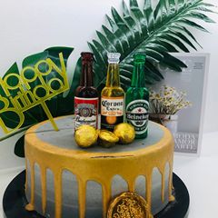 Men's birthday cake decoration simulation Budweiser beer bottle Father's Day men's toy small wine bottle cake ornament 