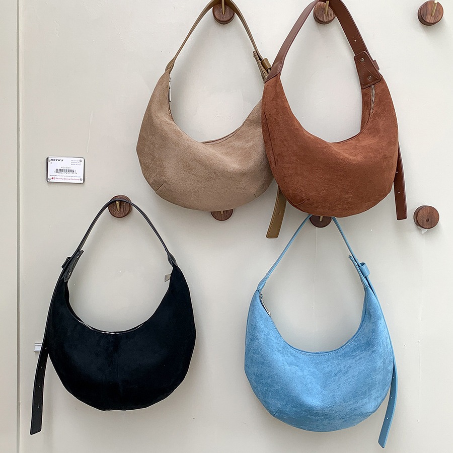 Suede autumn edition women, Japanese Korean niche hand-held dumpling bag, plush fashionable and simple new shoulder bag_voghion.com