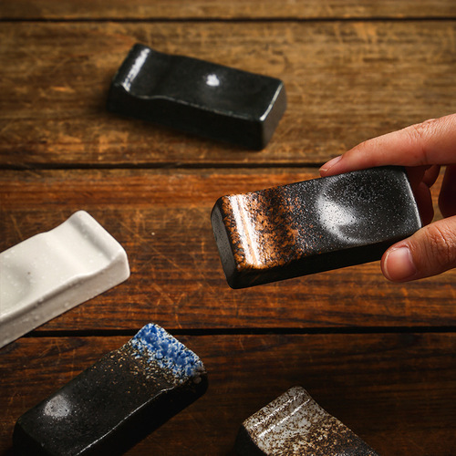 Manufacturer wholesale chopstick holder Japanese-style ceramic chopstick pillow hotel restaurant restaurant table commercial creative spoon holder