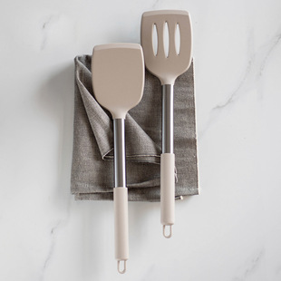 Seven-color Amazon hot sale suit non-empty rust tube handle silicone tail set spatula spatula two-piece set Amazon hot