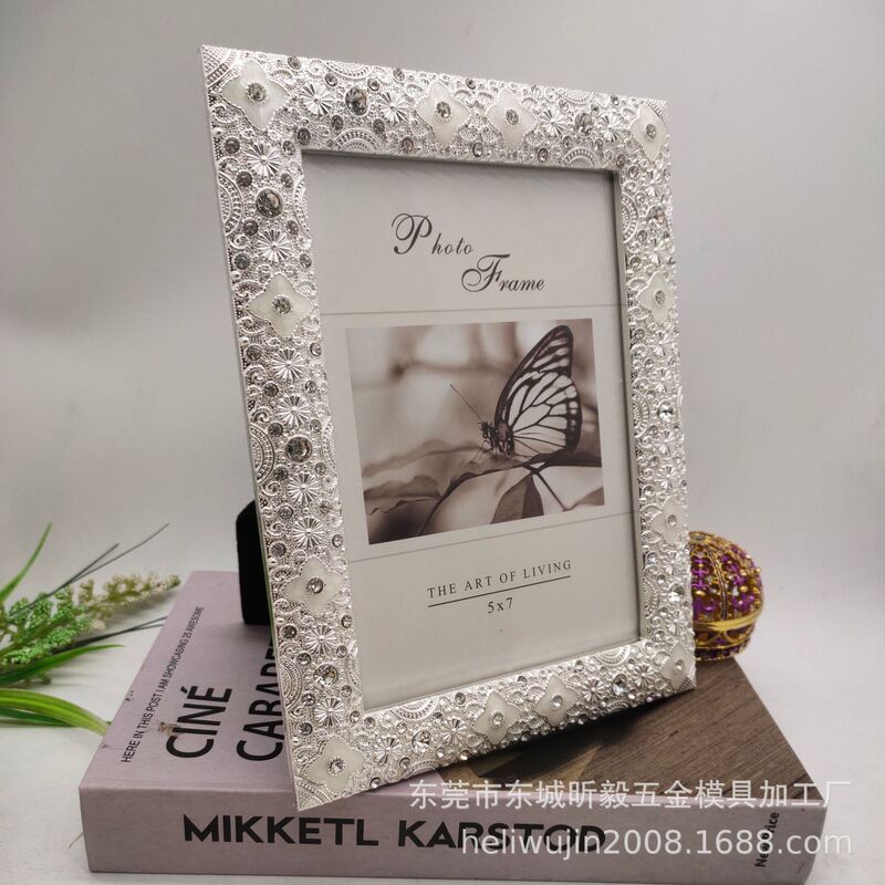 Light Luxury Heavy-Duty Diamond-Encrusted Photo Frame Stand European Retro Metal Photo Frame 6inch 7inch 10inch Wedding Photo Commemorative Ornament Light Luxury Heavy-Duty Diamond-Encrusted Photo Frame Stand European Retro Metal Photo Frame 6inch 7inch 10inch Wedding Photo Commemorative Ornament