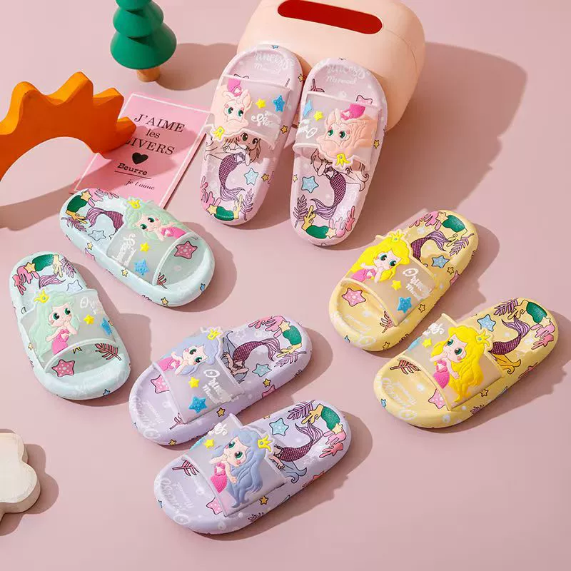 Детские тапочки 2025 года, новый стиль, с эффектом «пописывания», летние, новые, милые, мультяшные, русалка, мягкая подошва.